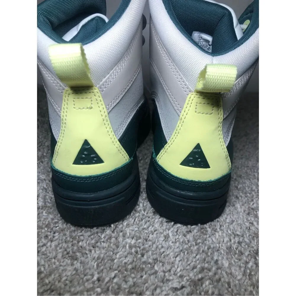 Nike Kids ACG Woodside 2 Boots Size 5